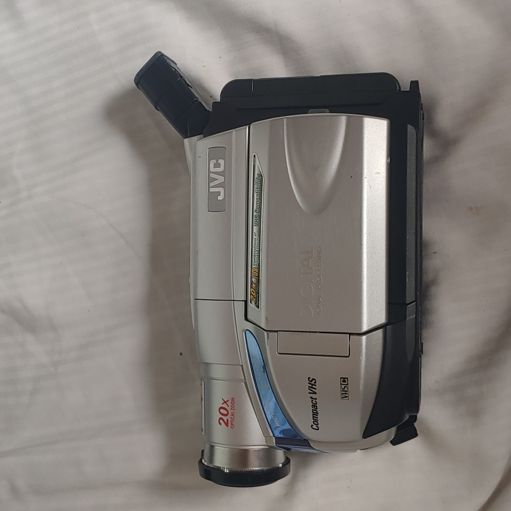 JVC compact VHS/Digital recorder - Picture 1 of 7